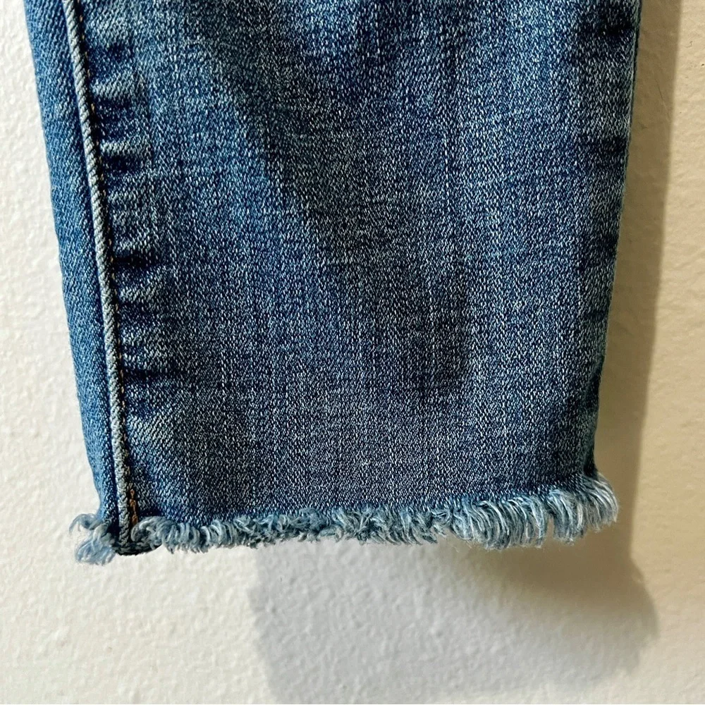Levi's Light Wash 711 Distressed Skinny Jean - Size 27